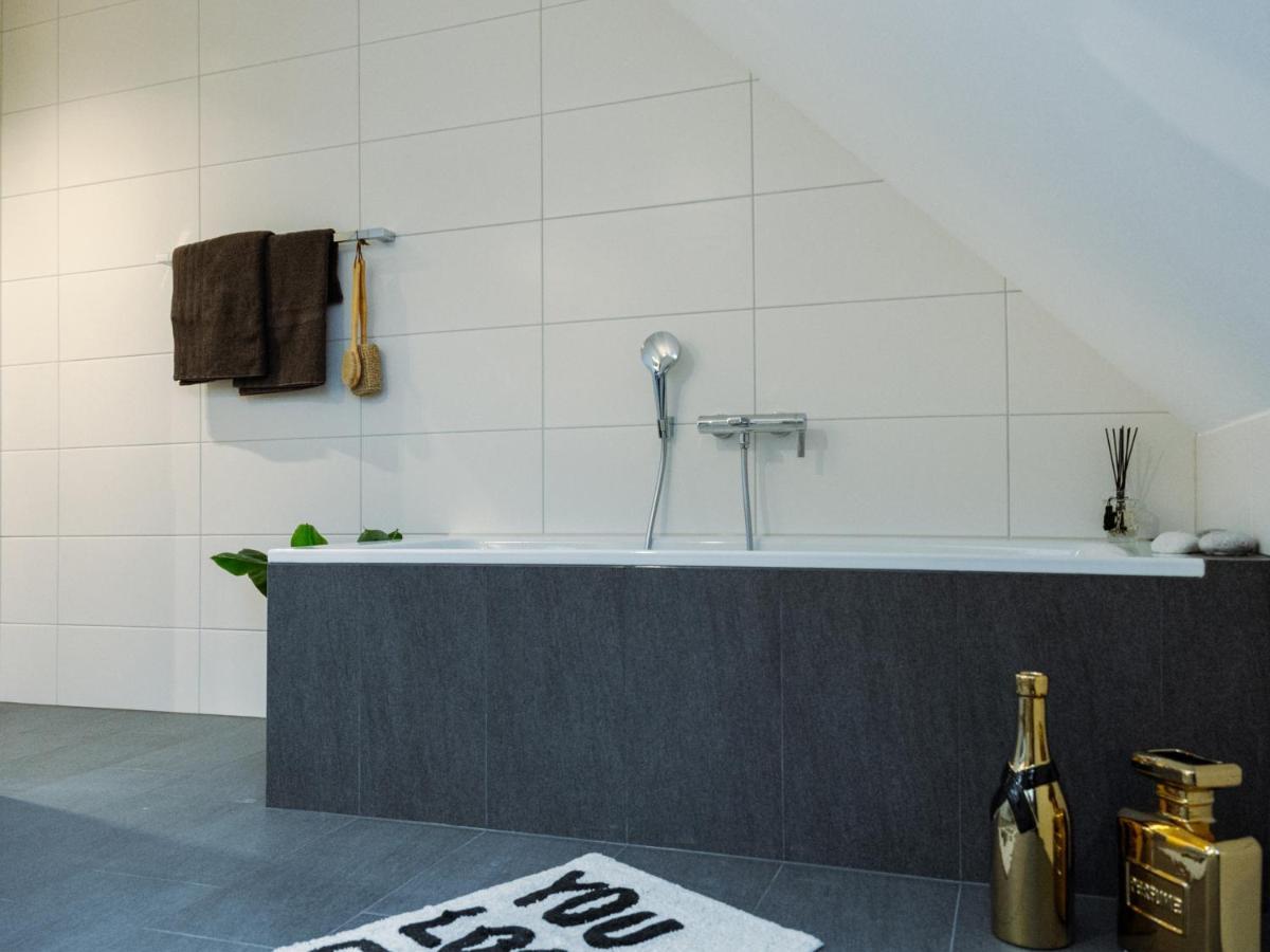 Lio Suite Design Apartment Balkon Terrasse Parken Fur 4 Personen Bad Salzuflen Kültér fotó